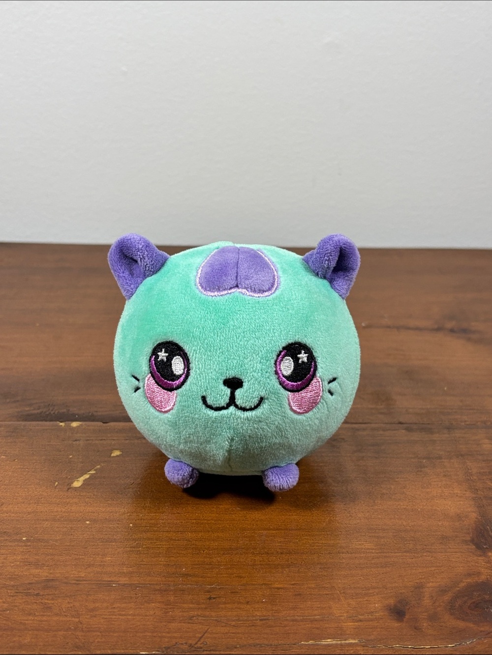 Squeezamals 3,5 inch Plush Small Toy Cassie the cat, Mint and Purple